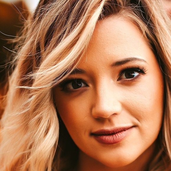 Meet your Posher, Hannah - Picture 1 of 1